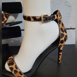 3/$50 SALE! Nine West Leopard Print Ankle Strap Heels 8.5